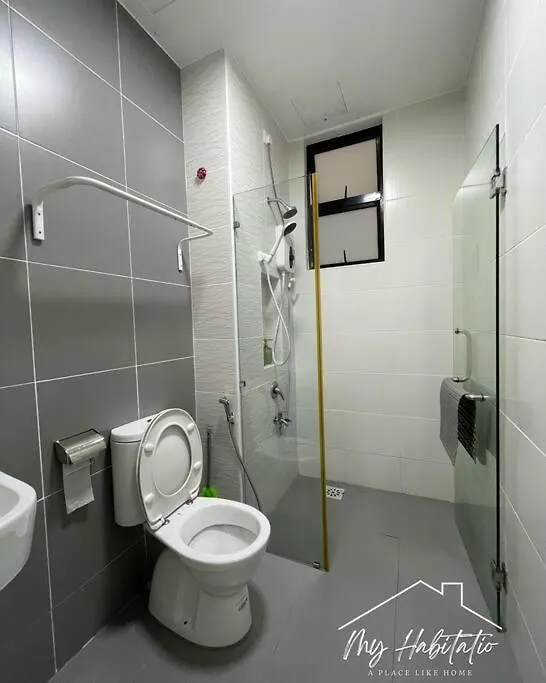 Apartment Platino 13 Pax, Mins Away From Paradigm & Legoland Johor Bahru