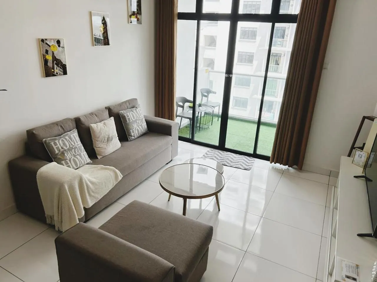 Platino 13 Pax, Mins Away From Paradigm & Legoland Johor Bahru Apartment